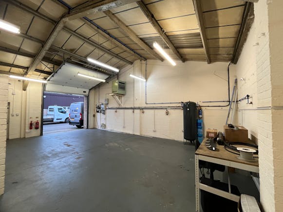 Units 3 Townsend Piece, Bicester Road, Aylesbury, Industrial For Sale - 20250121_153725914_iOS.jpg