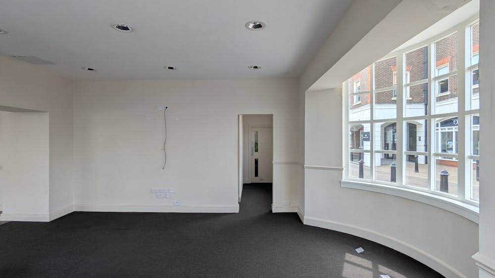 2 Clarence Street, Staines-upon-Thames, Retail Lease Assignment - PXL_20250807_135313591.jpg