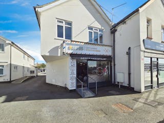 588 Rayleigh Road, Leigh-on-Sea, Office / Retail To Let - d2cf60b4-IMG-20250916-WA0092.jpg