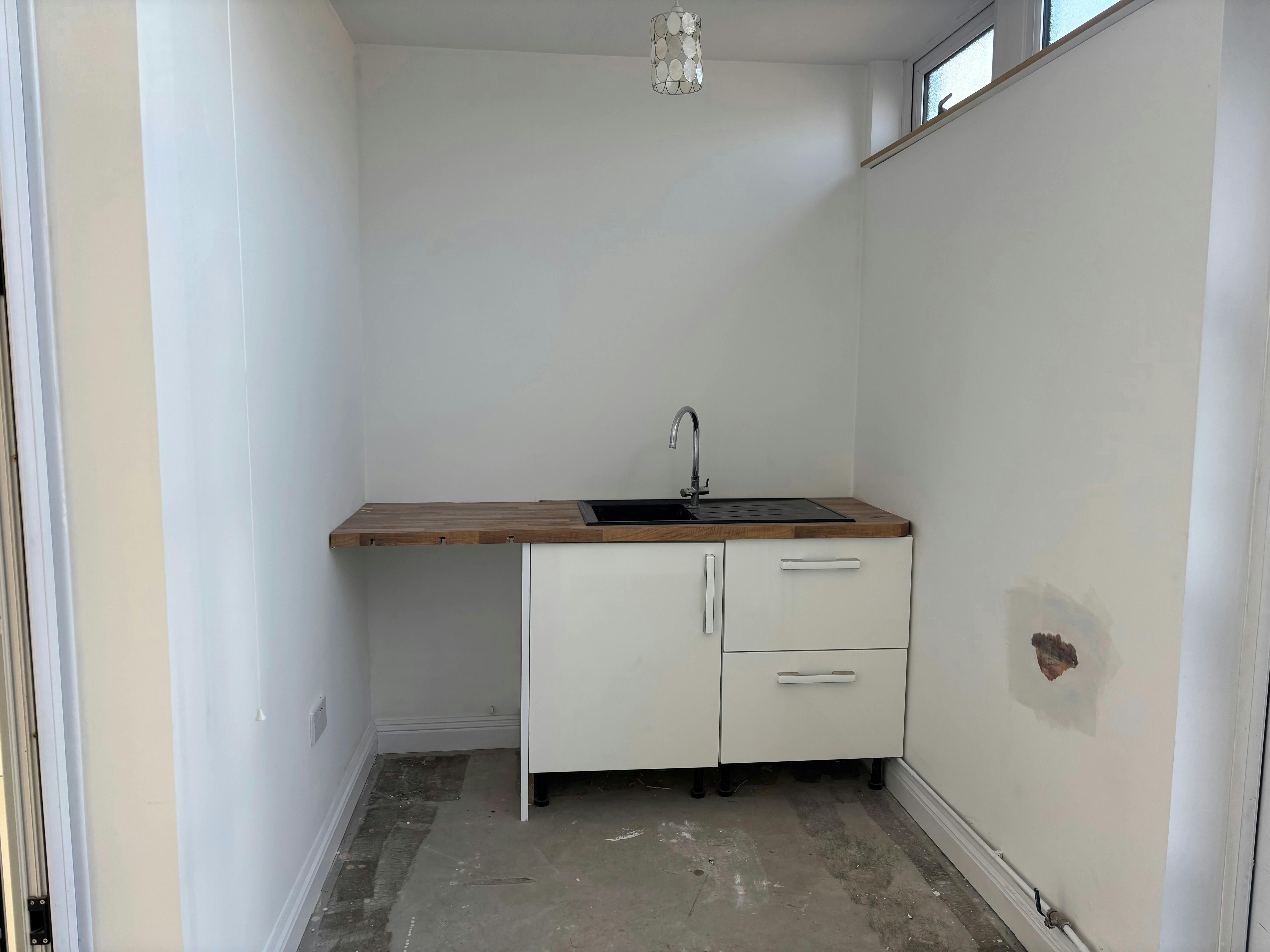 120 High Street, Maidenhead, Offices / Retail To Let - Kitchenette.jpg