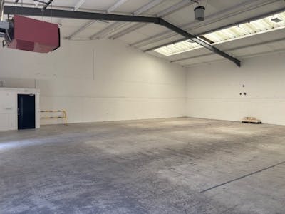 Unit 4 Trackside Business Centre, Abbot Close, Byfleet, Industrial / Warehouse To Let - Warehouse