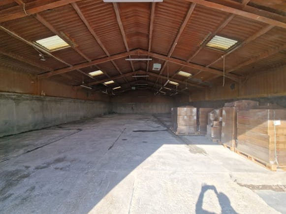 Unit C Bunkers Hill Farm, Reading Road, Hook, Industrial To Let - Picture7  13 08 2024.jpg