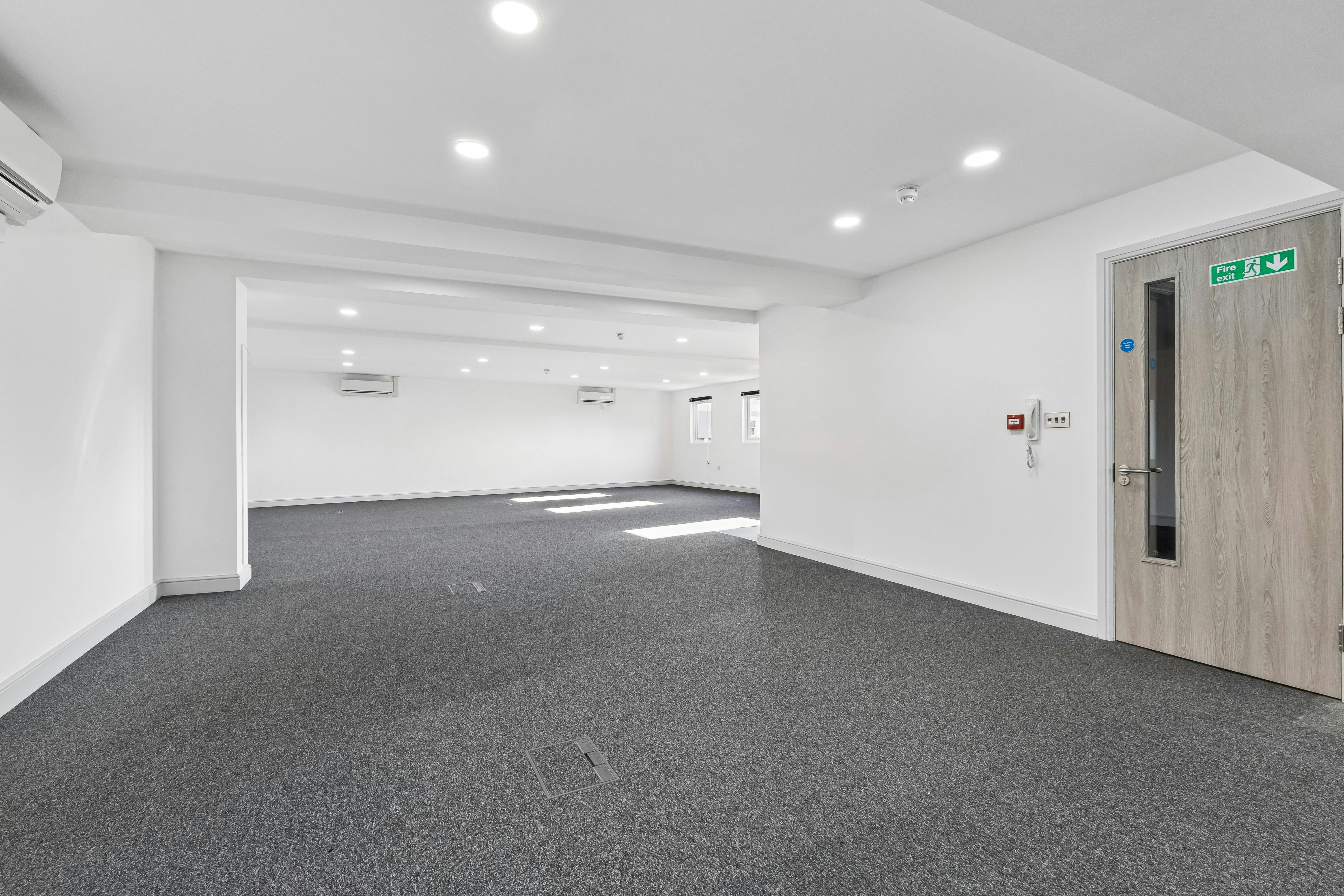 Second Floor, 79-81 High Street, Marlow, Offices To Let - 104744 - Second floor office  (12).jpg
