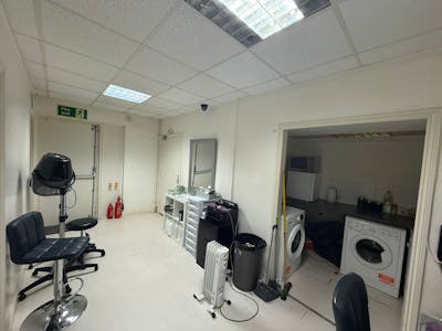 8 Chalvedon Square, Basildon, Retail To Let - WhatsApp Image 20241024 at 092445_5524c92a.jpg
