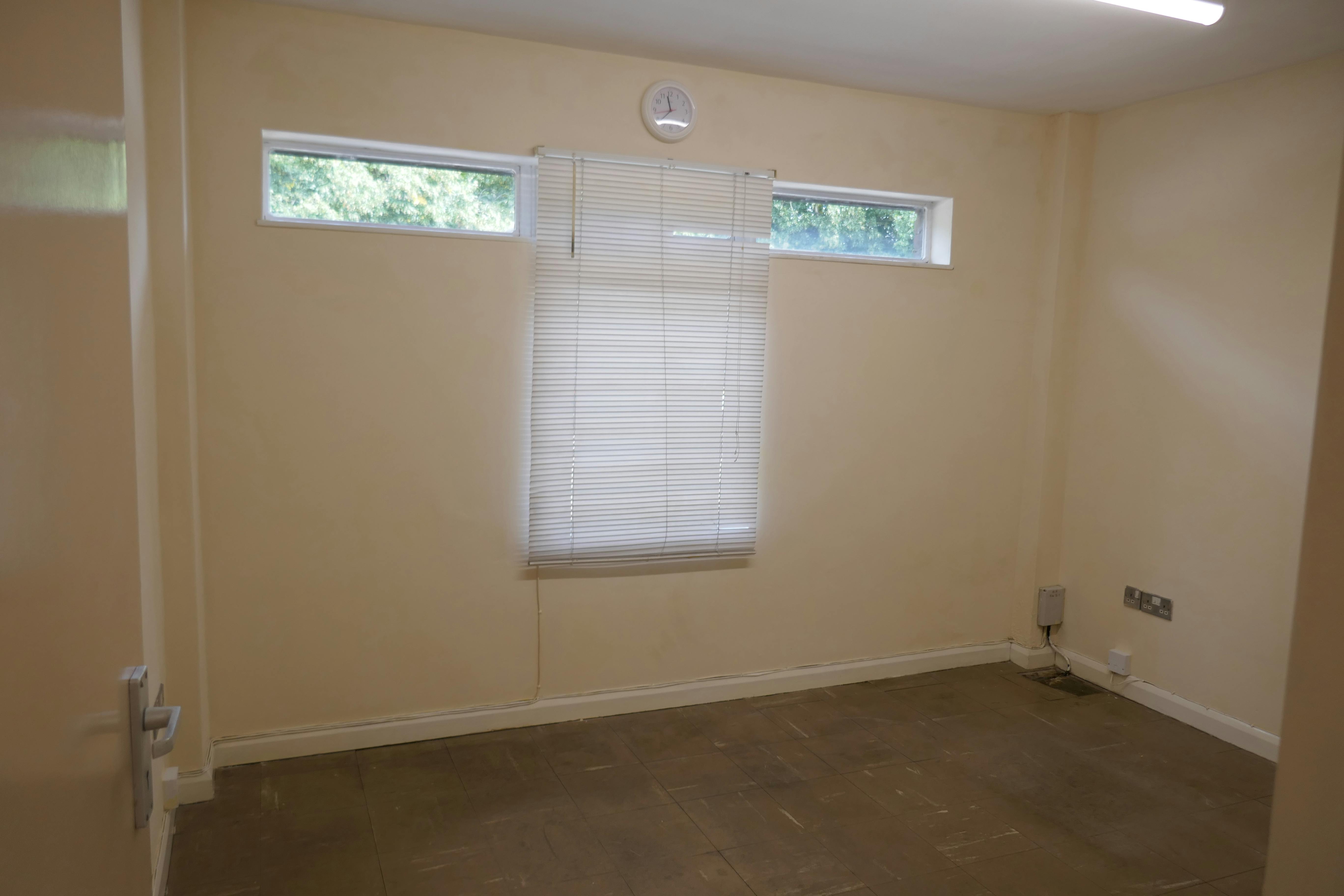 1 Horsecroft Place, Harlow, Industrial To Let - P1030440.JPG