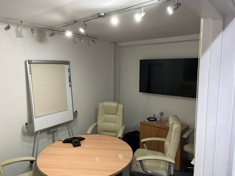 214 Station Road, Addlestone, Offices / Industrial / Warehouse To Let - Internal_20231205091827_7335.jpg