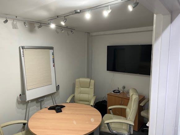 214 Station Road, Addlestone, Offices / Industrial / Warehouse To Let - Internal_20231205091827_7335.jpg