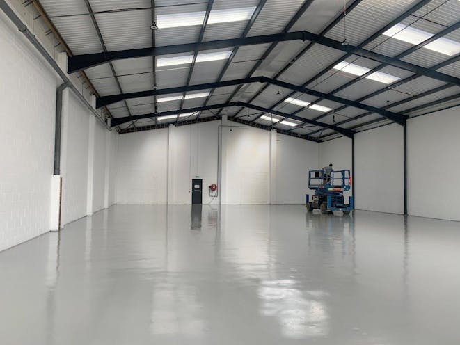 Unit 2 Stadium Trade & Business Park, Reading, Industrial / Warehouse To Let - Stadium Trade and Business Park Unit 2 Interior 2.jpg