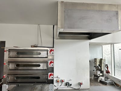 Unit 12, 8 Kew Bridge Road, Brentford, Restaurant To Let - IMG_2554.JPEG