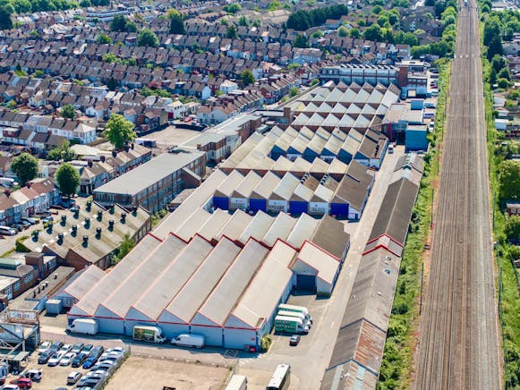 Unit 9B Britannia Estate, Luton, Industrial To Let - 2.jpg