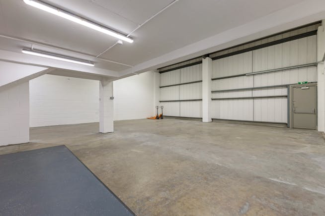 Unit 12, Vale Industrial Estate, Aylesbury, Industrial To Let - 88182_Unit12TheValeIndustrialCentr 18.jpg
