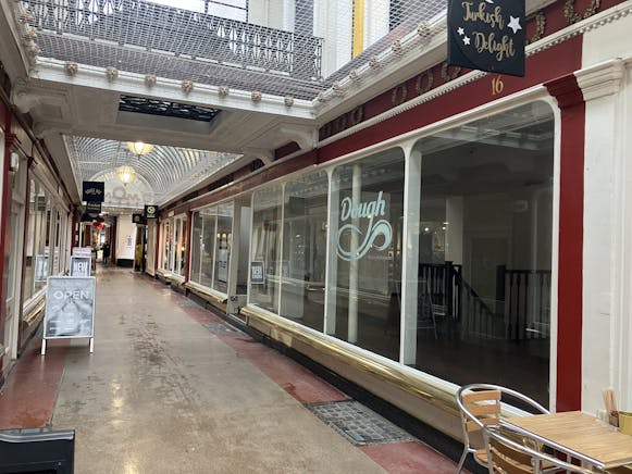 14-16 The Corridor, Bath, Retail To Let - IMG_1601.JPG