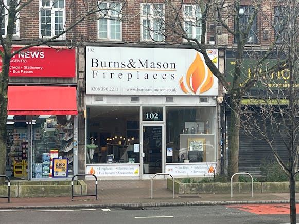 102 Tolworth Broadway, Surbiton, Health & Fitness / Restaurant / Restaurant / Retail To Let - IMG_9588.JPG