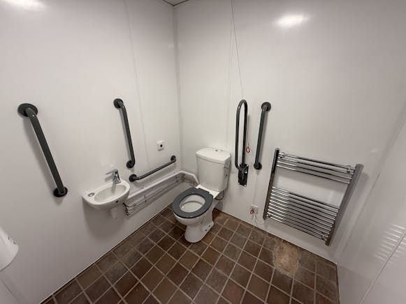 Unit 3, Droitwich Enterprise Hub, Droitwich Spa, Industrial To Let - 20251223_123058635_iOS (1).jpg