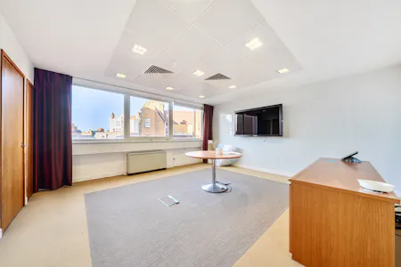 Lawn House, London, Office To Let - 1530894 (31).jpg