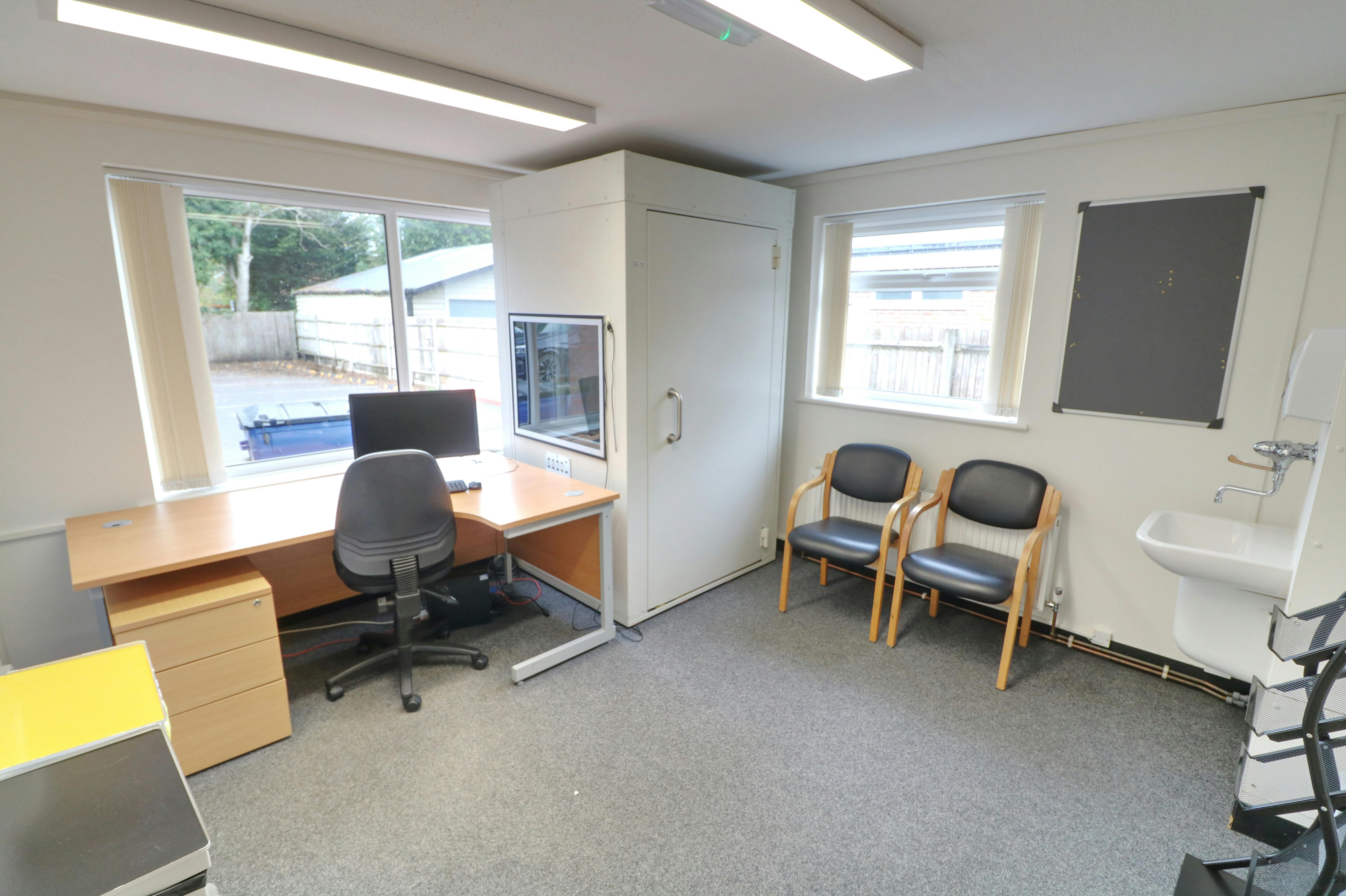 22-24 Sussex Road, Haywards Heath, Office / Retail To Let - Patient Room 4.jpg