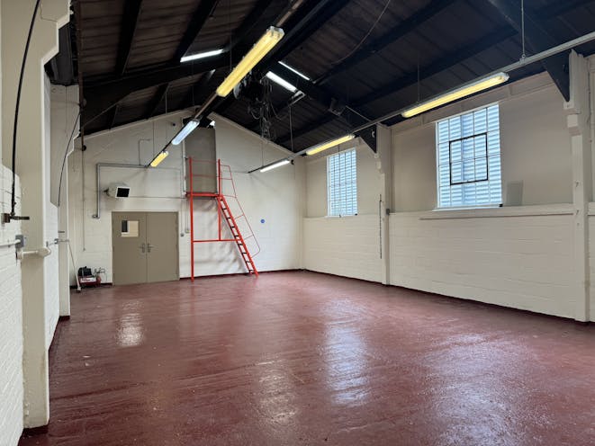 Unit 7, Oades Industrial Estate, Egham, Warehouse & Industrial To Let - IMG_5385.jpg