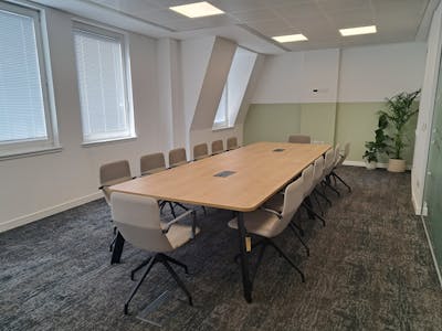 80 Leadenhall Street, London, Office To Let - 5 80 Leadenhall  meeting room.jpg