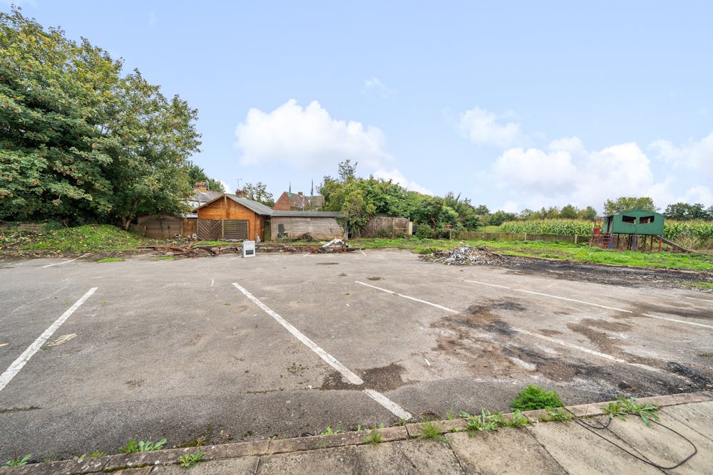 The Five Bells, Stanwell Road, Horton - 1190676 11.jpg