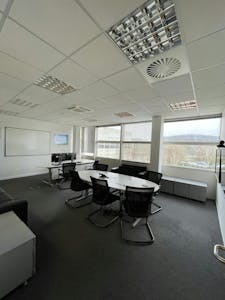 St. James House, Bracknell, Office To Let - 8bec3e7c638b4bdc184ca4bc2756701fIMG_2795.jpg