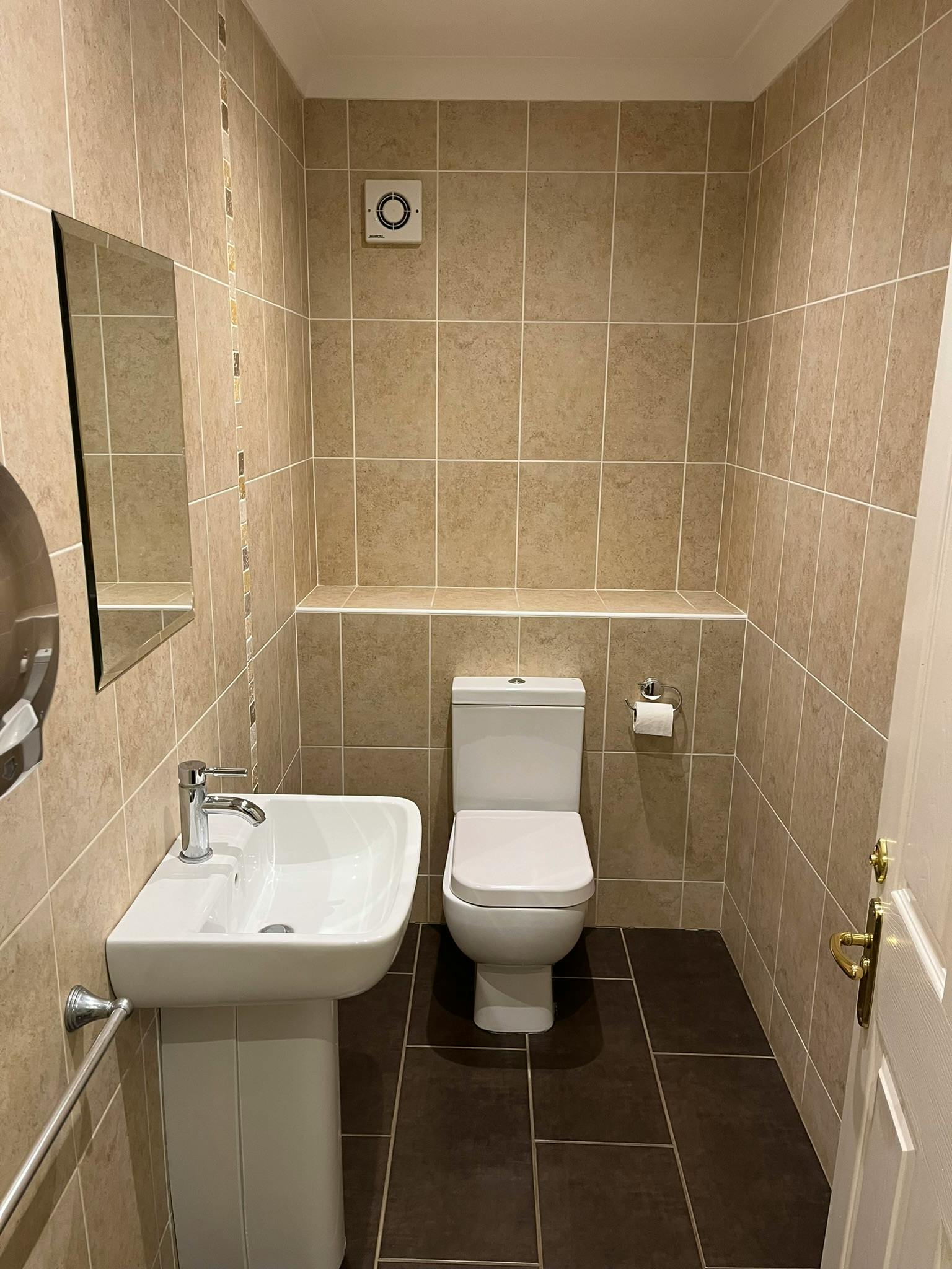 Tittershall Lodge, Kingswood Lane, Aylesbury, Land / Offices / Retail To Let - IMG_2829.JPEG