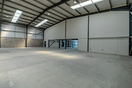 Unit 16, Central Trading Estate, Mosley Road, Trafford Park, Industrial To Let - 8698361-interior22-800.jpg