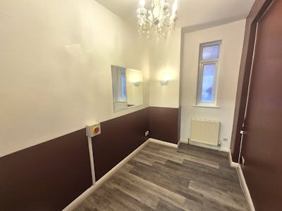 515 Buxton Road, Stockport, Retail To Let - 20250902_141824.jpg