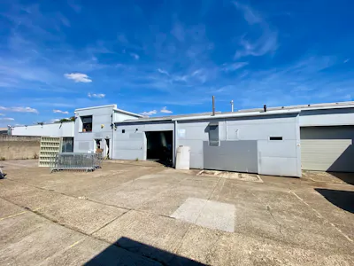 61-63 Gatwick Road, Crawley, Class E Retail / Leisure / Industrial / Industrial / Warehouse To Let / For Sale - IMG_0954.jpeg
