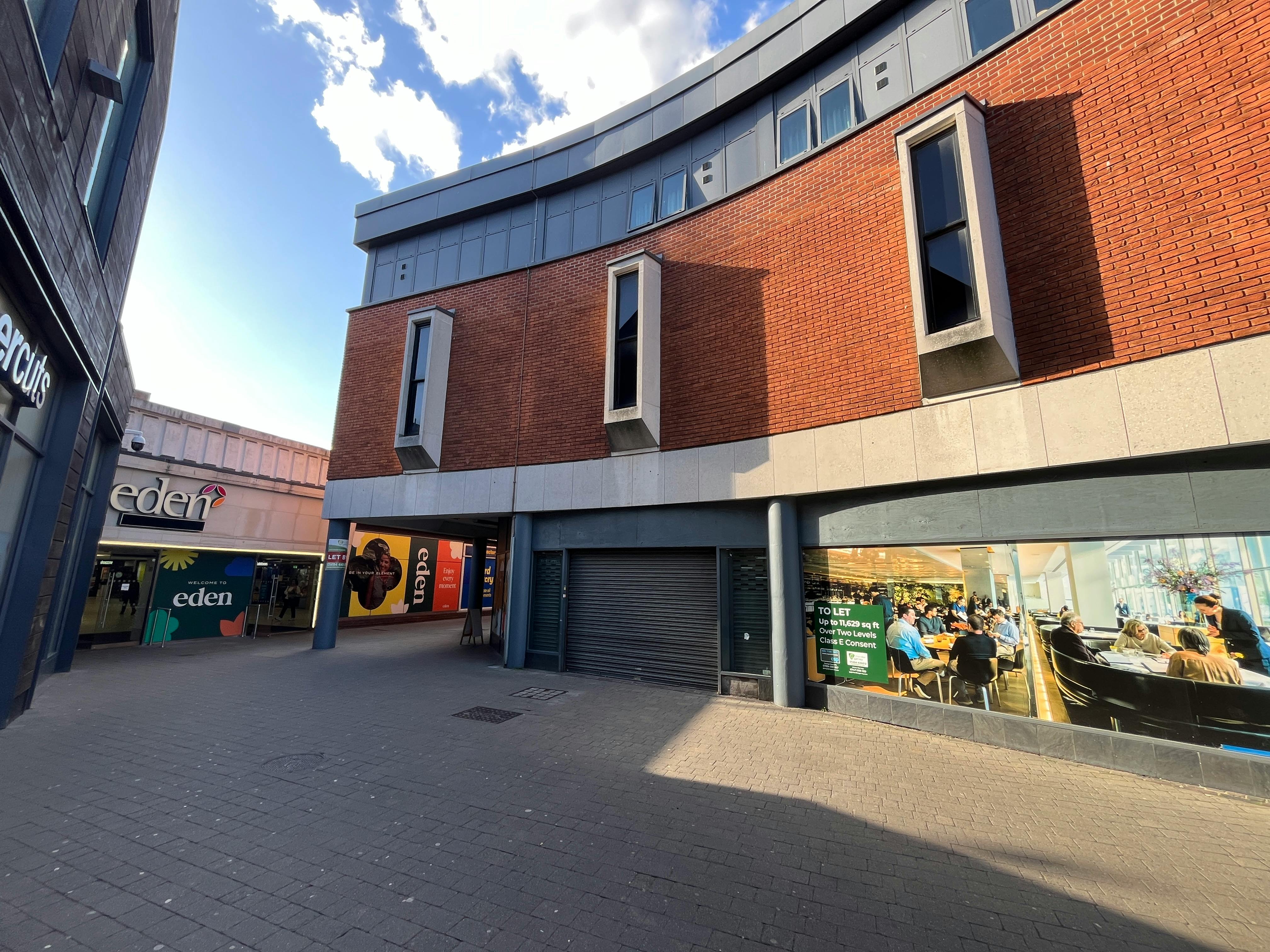 17-19 Octagon Parade, High Wycombe, Retail To Let - 20250922_151753762_iOS.jpg