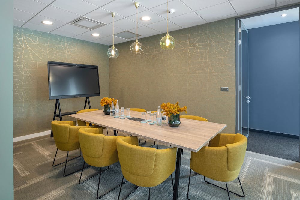 Berkshire Place, Winnersh Triangle - western_design_architectsarena100readingmeetingroom.jpg