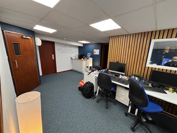 Unit 2 Speedwell Close, Eastleigh, Industrial For Sale - SWC2Picture21 - 21 04 2026.jpg