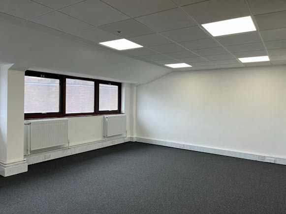 Suite 4, Tower House, Aylesbury, Offices To Let - IMG_8182.JPEG