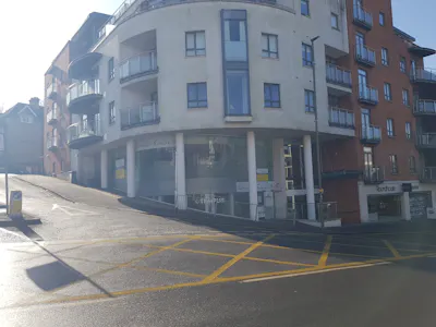 Unit 6 Trinity Gate, Guildford, Retail To Let - 20230215_114923.jpg