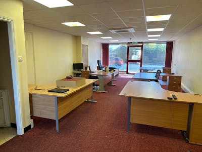 124 Nursery Road, Maidenhead, Residential / Retail / Retail - Out Of Town For Sale - 124 Nursery Road int 2.jpg