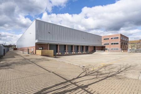 Access M3, Stanhope Road, Camberley, Industrial/Logistics / Industrial / Warehouse To Let - Dock loading