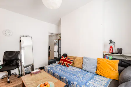 Flat 3 Victoria Chambers - Luke Street, London, Residential For Sale - Victoria Chambers F3 - Low Res 4.jpg