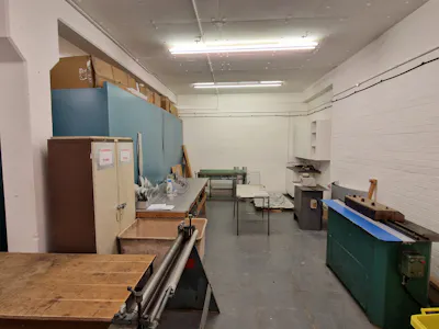 Unit 7, Hyde, Industrial/Logistics To Let - 20221208_131521.jpg
