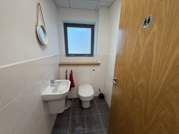 12 Aston Court, Bromsgrove, Office For Sale - 20251028_150010777_iOS (1).jpg