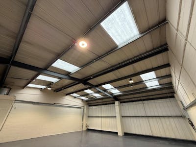 Unit 16, Vale Industrial Centre, Aylesbury, Industrial To Let - IMG_7244.JPG