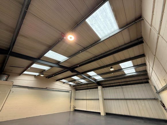 Unit 16, Vale Industrial Centre, Aylesbury, Industrial To Let - IMG_7244.JPG