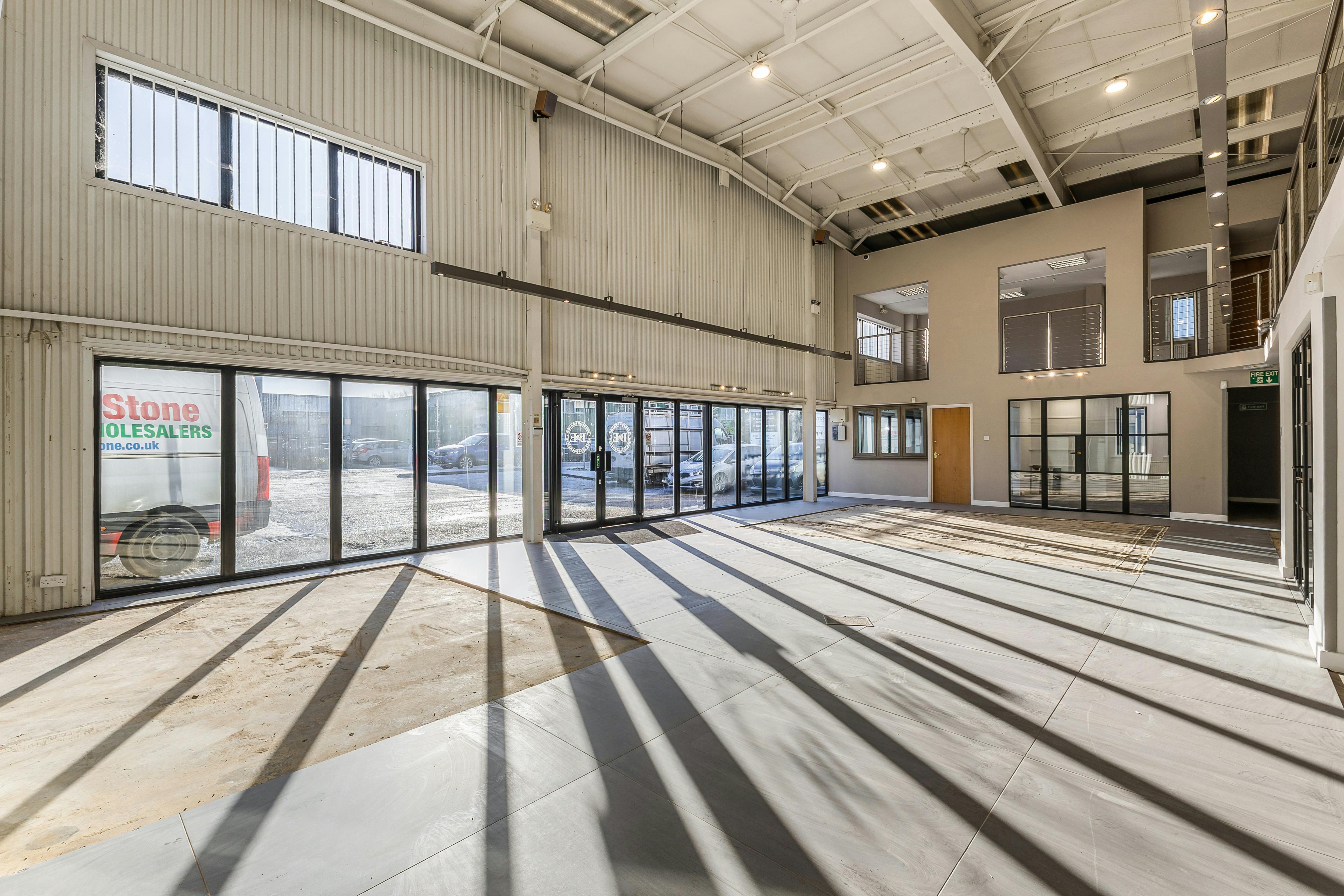 Showroom / Warehouse unit, 4-12 Kempson Close, Aylesbury, Industrial / Retail To Let - 101955_4-12-Kempson-Close-Gatehouse-Way (8).jpg