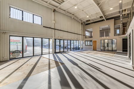 Showroom / Warehouse unit, 4-12 Kempson Close, Aylesbury, E (Commercial / Business / Service) / Industrial / Retail To Let - 101955_4-12-Kempson-Close-Gatehouse-Way (8).jpg