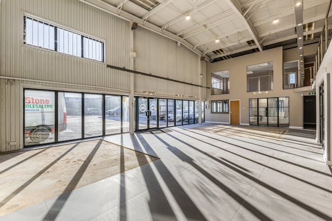 Showroom / Warehouse unit, 4-12 Kempson Close, Aylesbury, Industrial / Retail To Let - 101955_4-12-Kempson-Close-Gatehouse-Way (8).jpg