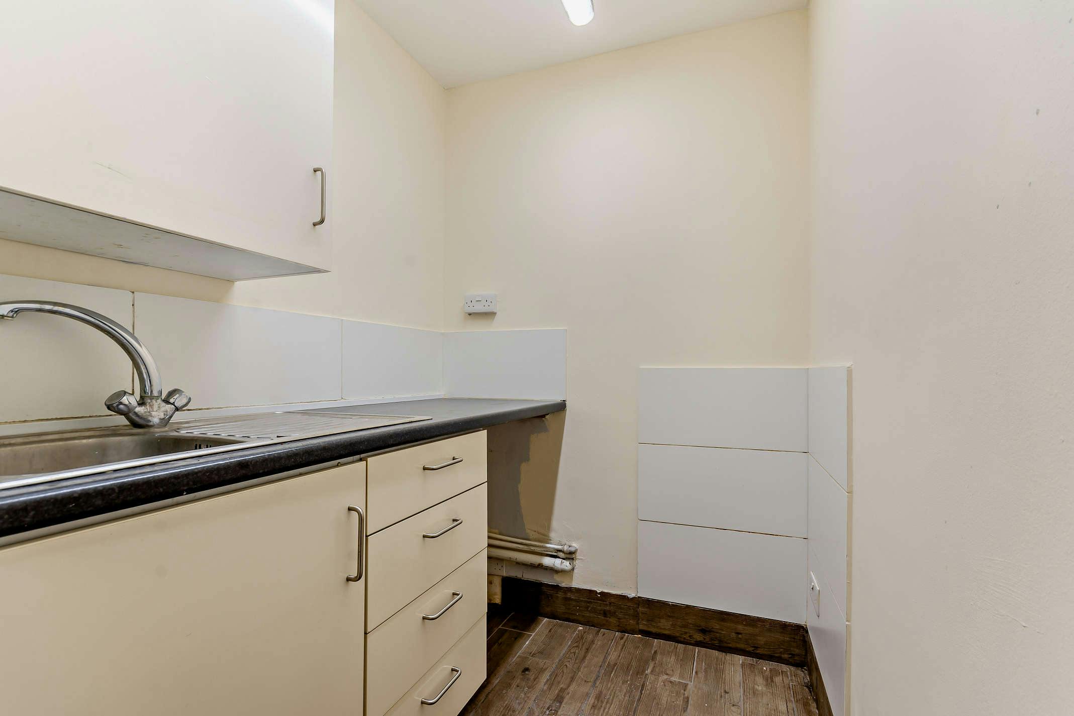 Unit 7, M40 Industrial Estate, Blenheim Road, High Wycombe, Industrial To Let - 8643828interior05800.jpg