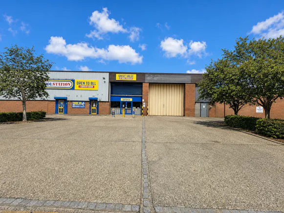 Unit 7 Finchley Industrial Estate, Finchley, Industrial To Let - Shutter Loading door - Finchley.png