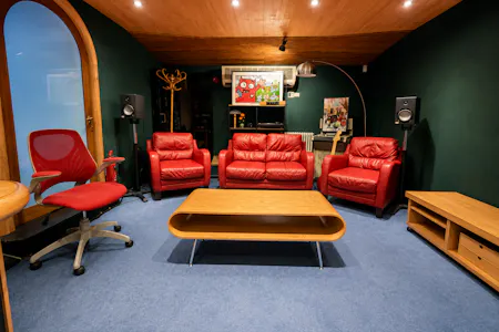 23 Gosfield Street, London, Office For Sale - red lounge