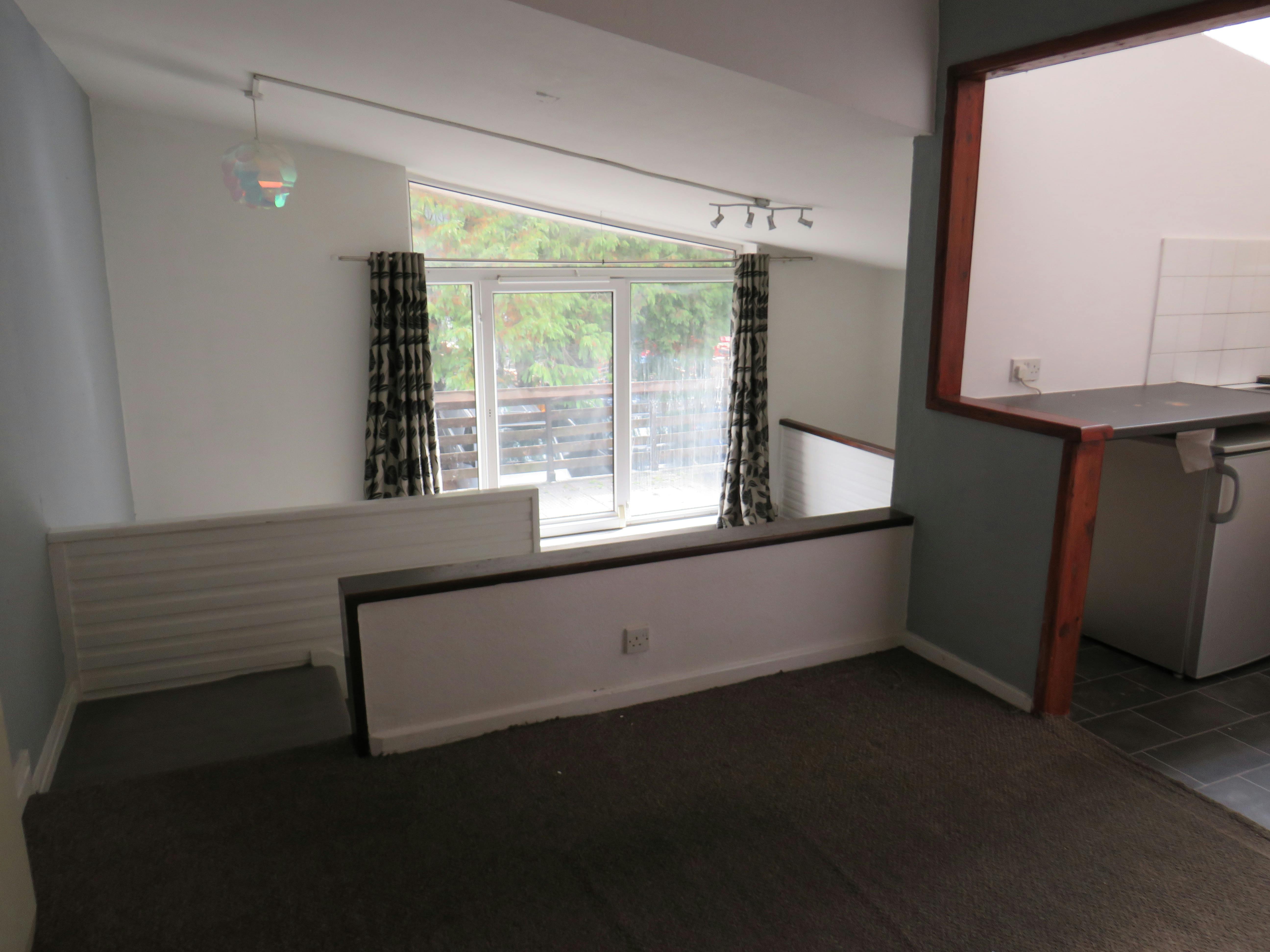 24 / 24a Station Road, Liphook, Retail To Let - IMG_1851.JPG