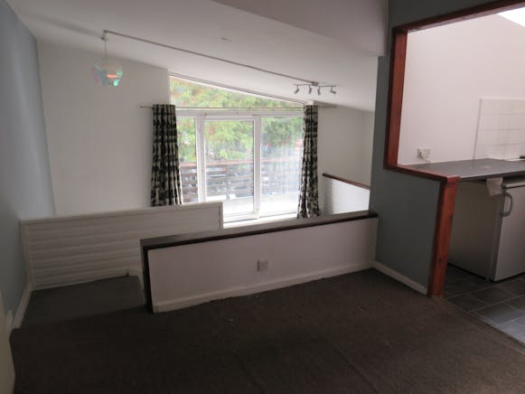 24 / 24a Station Road, Liphook, Retail To Let - IMG_1851.JPG