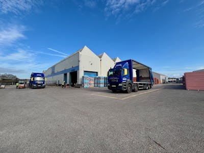 Unit D&E St. Catherines Park, Cardiff, Industrial To Let - D E St Catherines 06.jpg