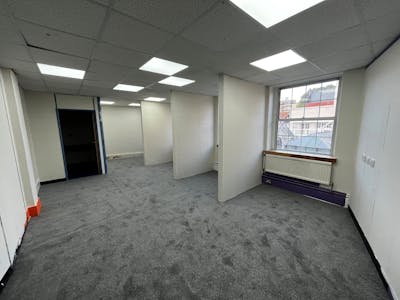 2nd Floor, 77-79 High Street, Watford, Office To Let - 002.jpg